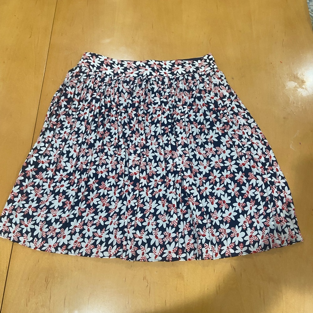 J crew pleated floral skirt size 6 red blue and white